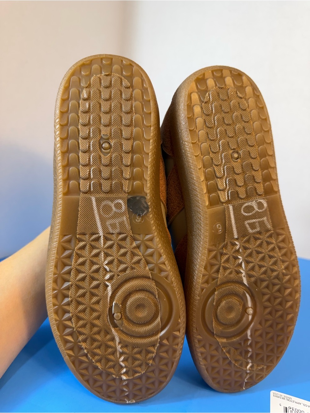 Casual Brown Sneakers with White Laces - Picture 5 of 9